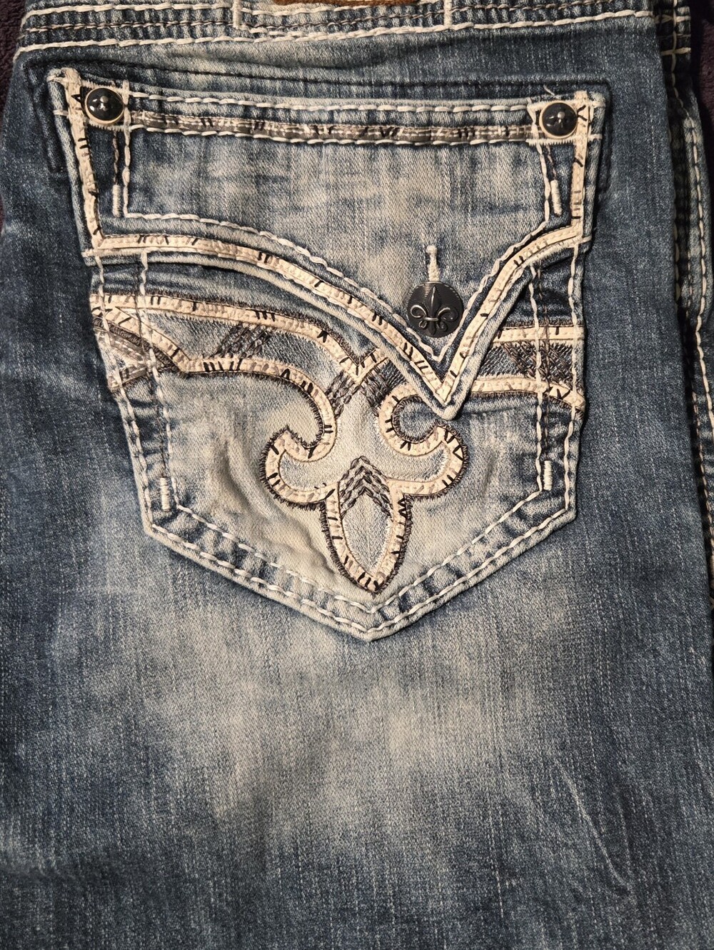 SOLD!!Rock Revival Light Blue Embroidered Back Pocket Skinny Jeans